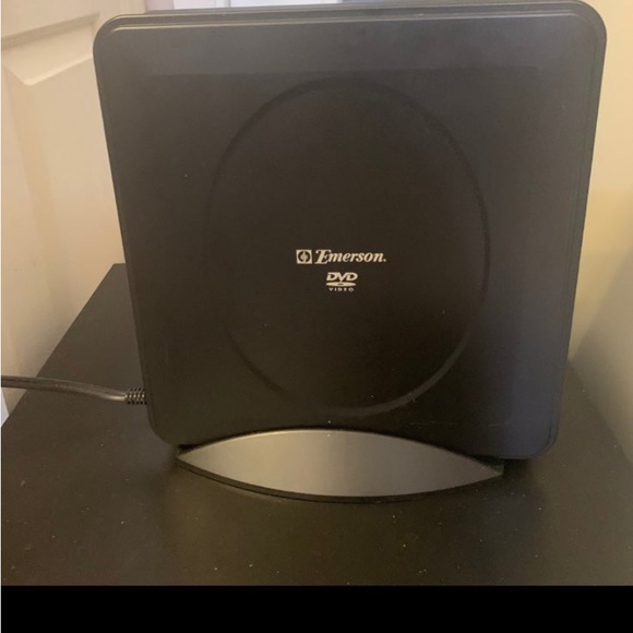 Emerson DVD Player. Model: EWD71V5SK. Includes: * DVD Player, * Base to Stand - Picture 5 of 9